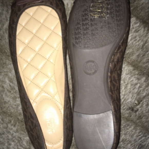 Micheal Kors Flats - Picture 2 of 5